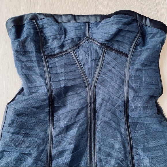 BCBGMaxAzria corset style mini strapless dress. Size zero - Picture 3 of 9